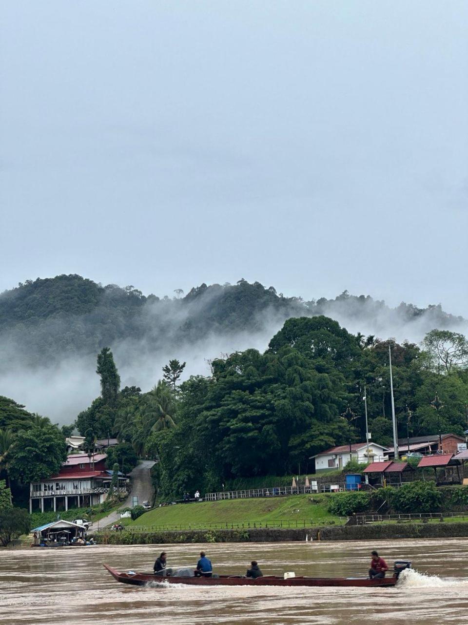Teresek View Motel Kuala Tahan Eksteriør billede