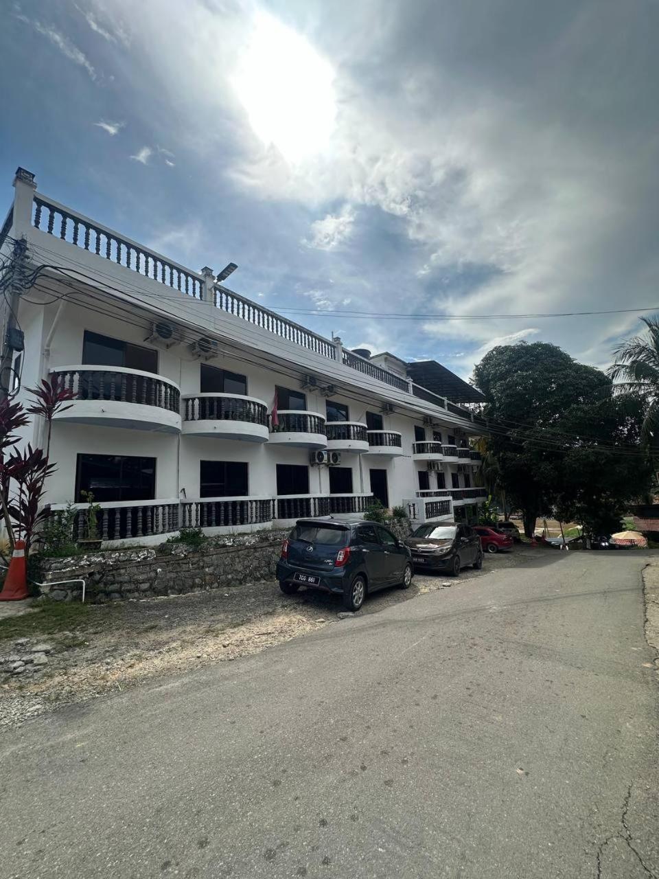 Teresek View Motel Kuala Tahan Eksteriør billede
