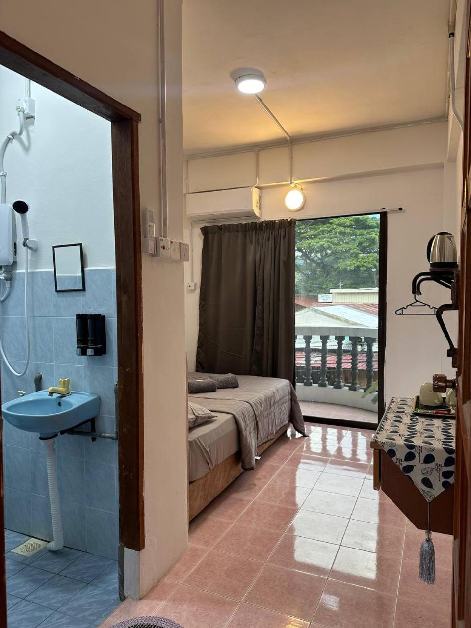 Teresek View Motel Kuala Tahan Eksteriør billede