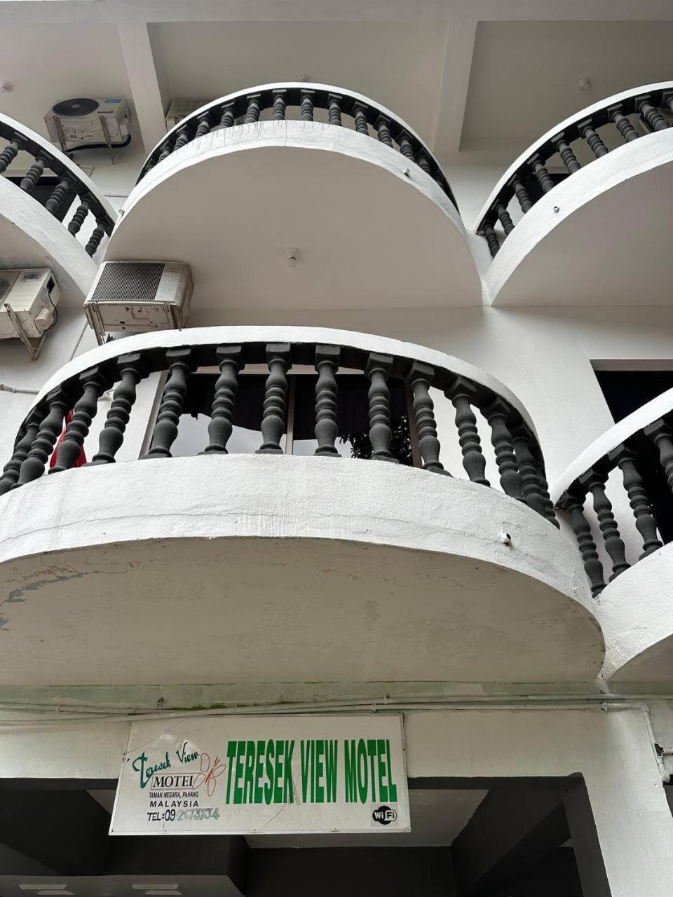 Teresek View Motel Kuala Tahan Eksteriør billede