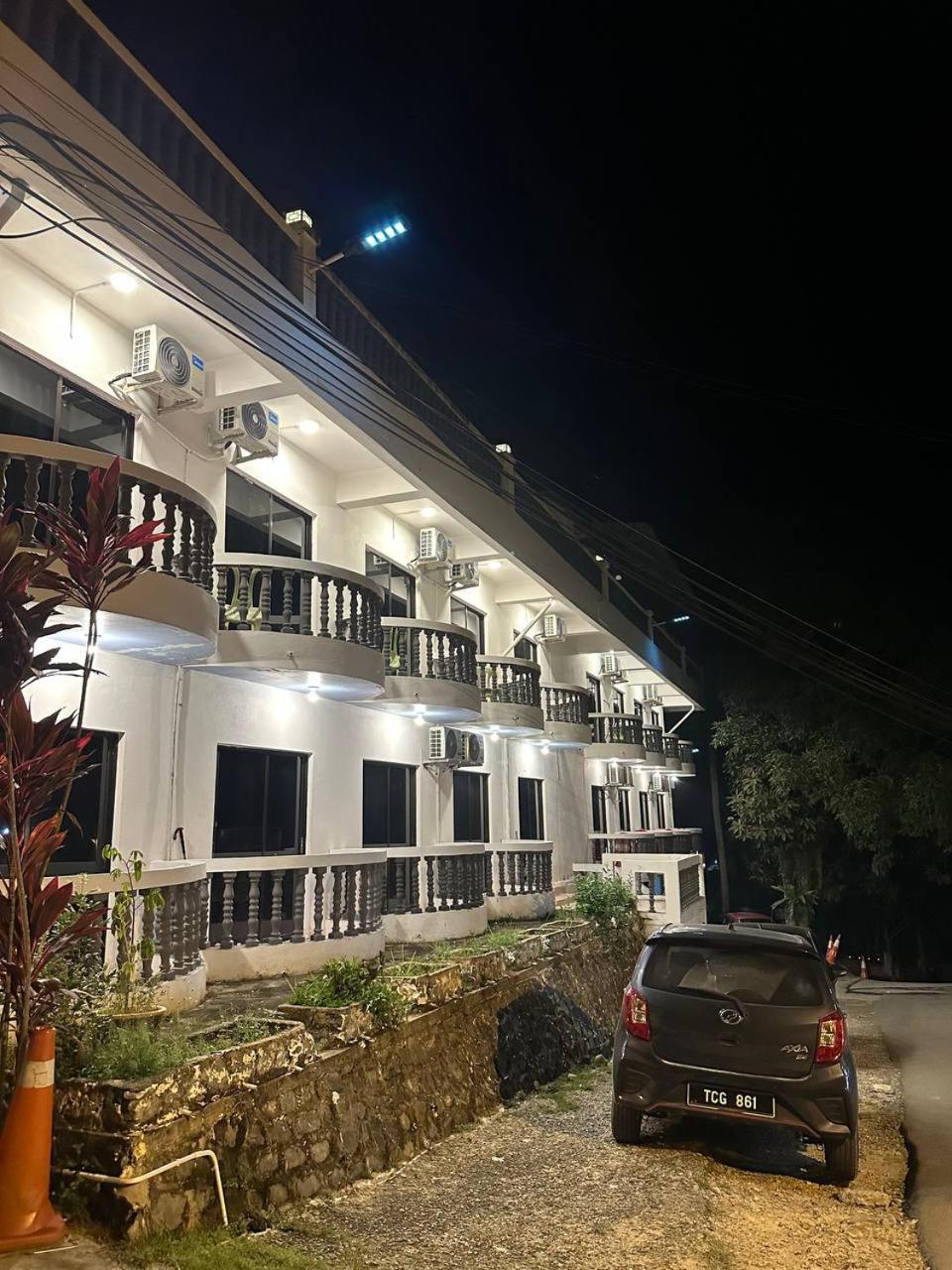 Teresek View Motel Kuala Tahan Eksteriør billede